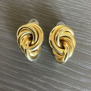 Elegant Gold Knot Earrings
